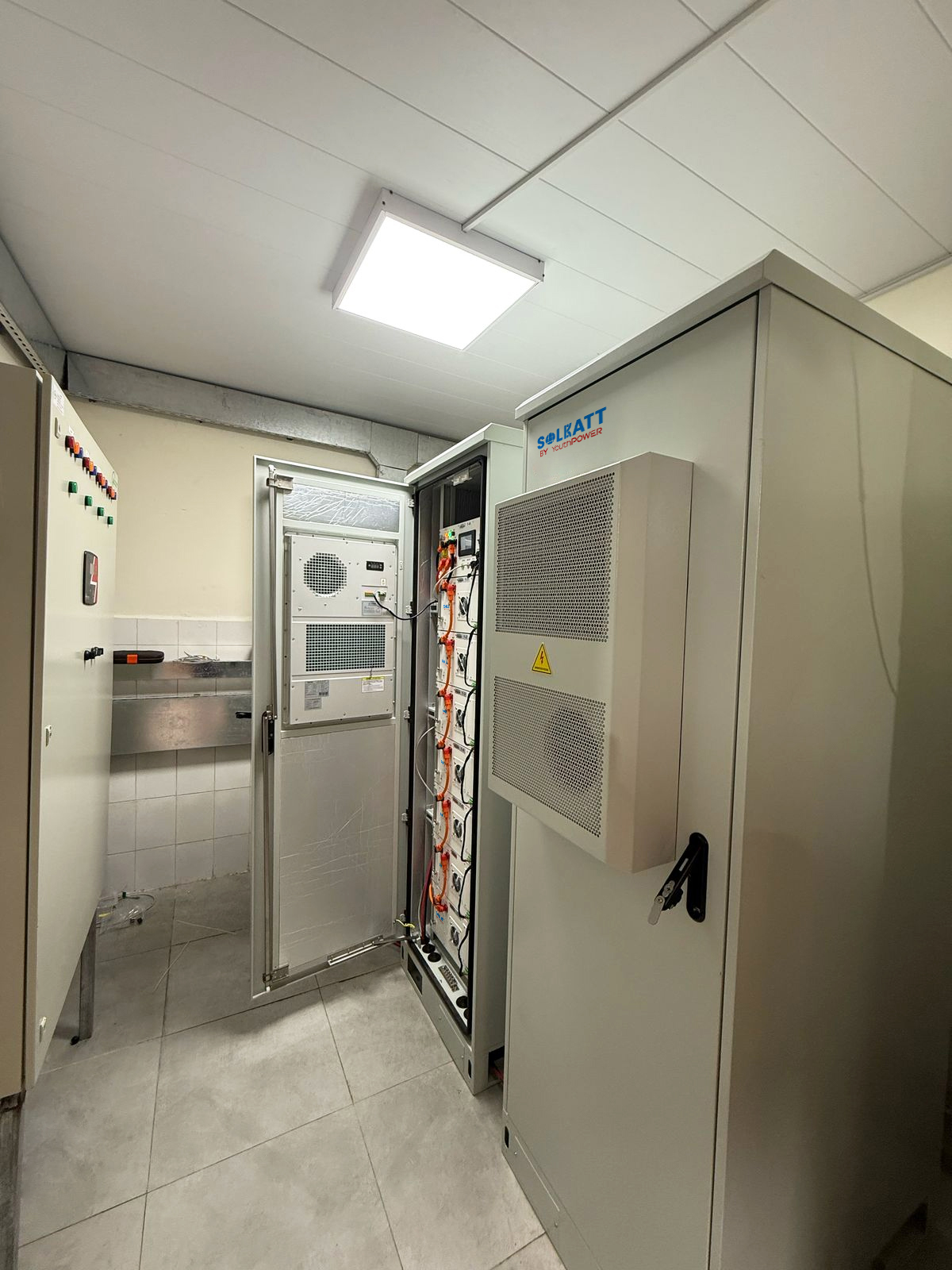 358.4V 280AH 100.3kWH Commercial ESS